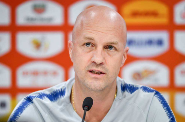 开元体育-转折点阿贾克斯造点机会；中超关键时刻攻防权衡；更衣室稳定；团队化学反应显著的简单介绍